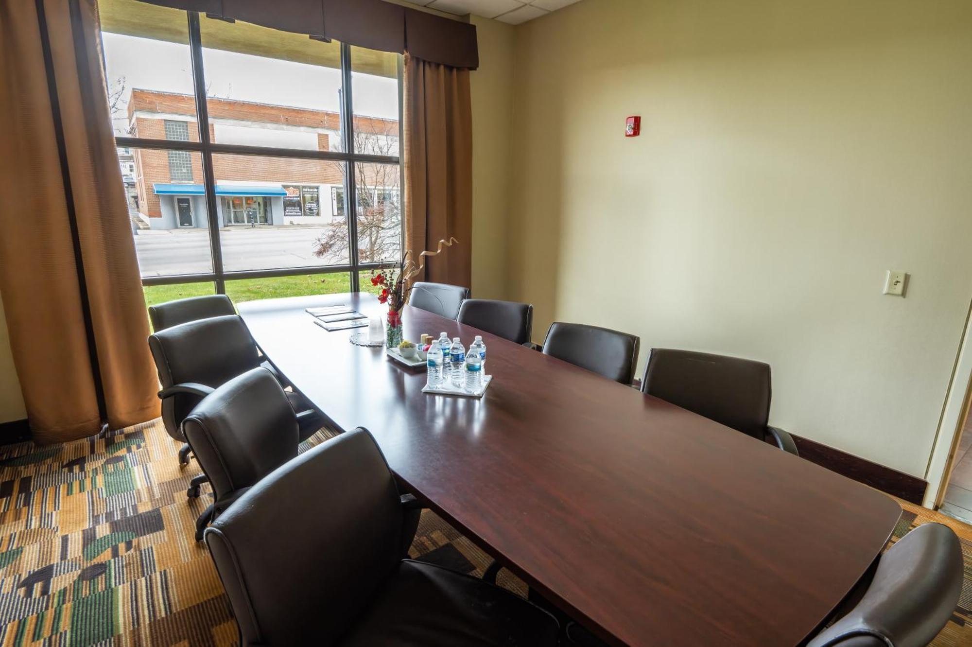Quality Inn & Suites Downtown Менсфілд Екстер'єр фото
